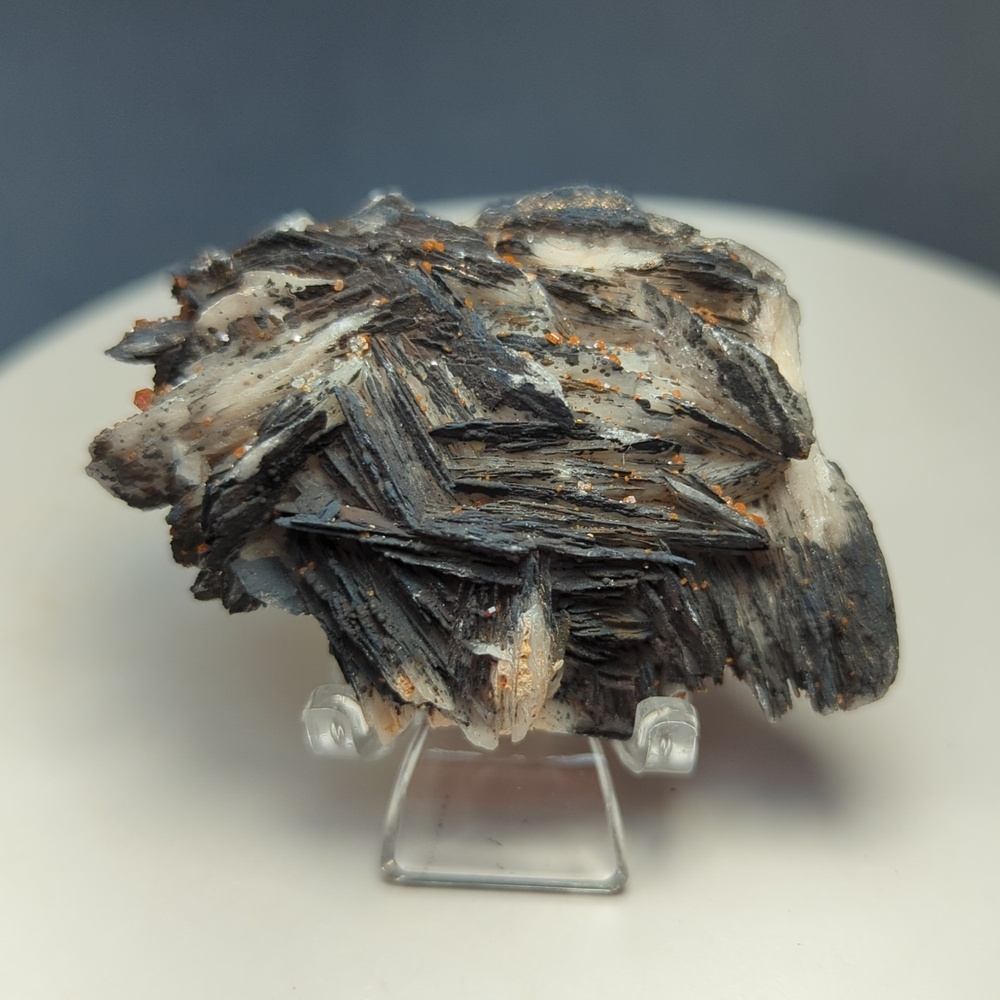 Back Barite With Vanadanite